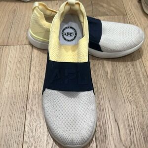 APL TechLoom Bliss Sneakers Woman Size 7.5 Yellow Navy Gray